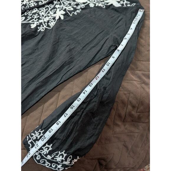 Black cotton peasant style tunic/top w/white floral embroidery by Raviya size XL - Picture 7 of 8